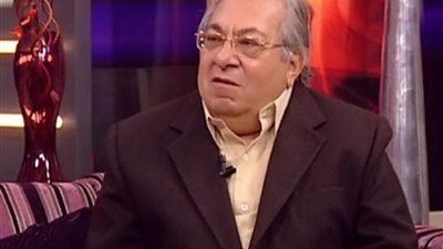 فاروق فلوكس يجرى عملية جراحية ونجلته تطلب الدعاء