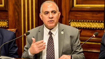 وزير الرى يتابع الموقف التنفيذى لمشروعات وأعمال الوزارة