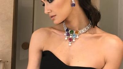 بفستان أسود مفتوح.. تارا عماد بإطلالة براقة بأحدث ظهور لها