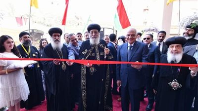 شاهد.. البابا تواضروس يفتتح مدرسة سان چوزيف بحدائق الأهرام