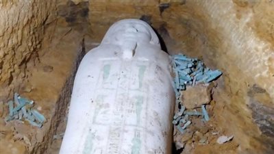 العثور على تابوت حجري وتماثيل من الأوشابتي بالمنيا