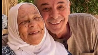 فيفي عبده تنعى والدة الفنان محمود حميدة بكلمات مؤثرة