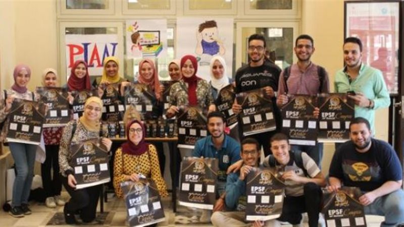 طلاب جمعية الصيدلة