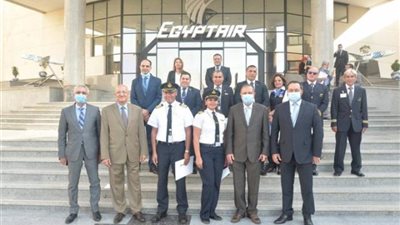 مصرللطيران تكرم طاقم رحلة لندن لتعاملهم الاحترافي مع حالة ولادة