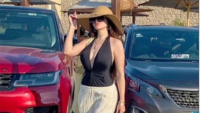 ياسمين الخطيب بإطلالة صيفية جريئة في أحدث ظهور لها