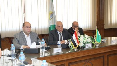 مدارس جديدة وطفرة تنموية بالقرى.. كواليس لقاء محافظ الجيزة مع نواب البرلمان