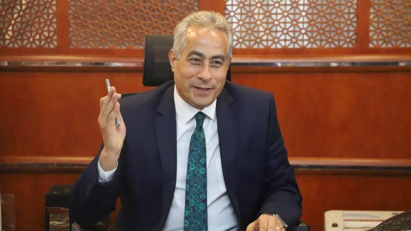 حسن شحاته وزير القوى