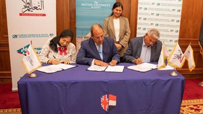 رئيس الجامعة البريطانية يوقع بروتوكول تعاون ثلاثي بين مؤسسة التعليم أولًا وكريدي أجريكول للتنمية
