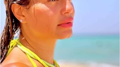 منة فضالى بفستان مكشوف فى أحدث ظهور لها