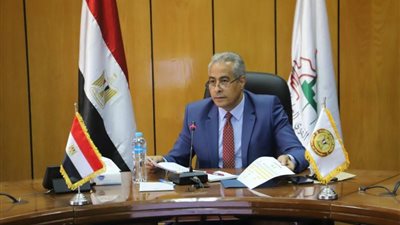 فرص عمل حقيقية ودعم العمالة غير المنتظمة.. «شحاته» يبحث إعادة الثقة بين المواطن و «القوى العاملة»