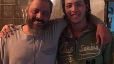 عمرو عبد الجليل ينشر صورة بصحبة ابنه ويعلق: حبيب قلبي