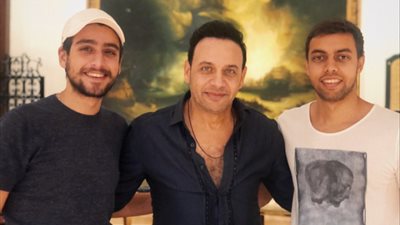 بالصور.. تيام مصطفي قمر يهني والده بعيد ميلاده