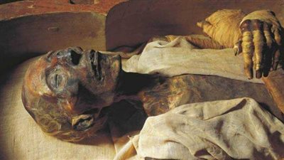 بجواز سفر واستقبال ملكي .. حكاية رحلة مومياء رمسيس الثاني من القاهرة إلي باريس