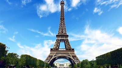 تفاصيل إخلاء برج إيفل بعد تهديد رجل بتفجيره