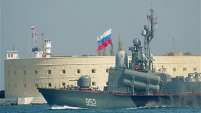 عاجل وخطير.. تصادم سفينة حربية روسية بأخرى في مياه البلطيق