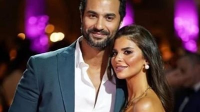 كريم فهمي يعبر عن حبه لزوجته  بإطلالة رومانسية رقيقة