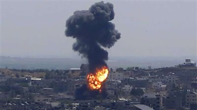 انفجارات عنيفة بحقل العمر النفطي