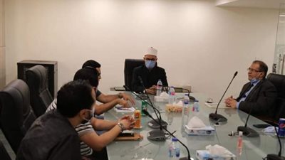 أمين ”البحوث الإسلامية” يبحث  البدء في تنفيذ خطط رقمنة وميكنة إدارات المجمع