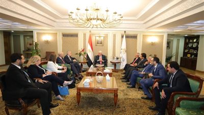 وزير التعليم العالي يلتقي وفد جامعة كوين مارجريت البريطانية لبحث إنشاء فرع لها بالعاصمة الإدارية