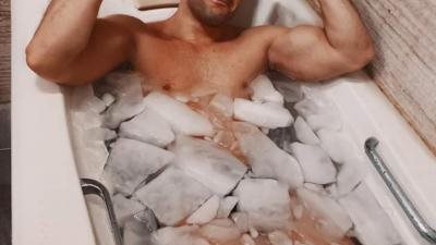 9 فوائد صحية للجلوس في الثلج لعدة دقائق