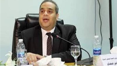 رئيس هيئة الدواء يبحث مع ممثلى الصناعة آليات دعمها