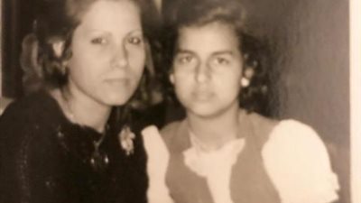 وحشتيني قوي.. سيمون توجه رسالة حب لوالدتها