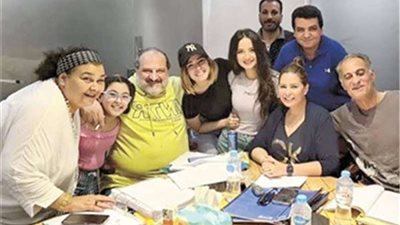 صناع مسلسل «أعمل إيه» للفنان خالد الصاوى يروجون للعمل