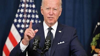 الرئيس الأمريكي يزور سفارة بريطانيا للتعزية في وفاة الملكة إليزابيث