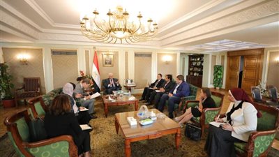 وزير التعليم العالي يلتقي وفد البنك الدولي لبحث التعاون المُشترك