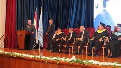 وزير التعليم العالي يشهد حفل تخرج دفعة جديدة بأكاديمية الشروق
