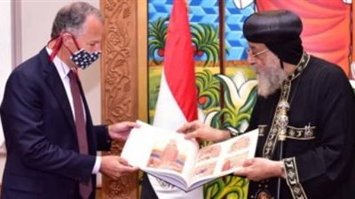 البابا تواضروس يستقبل السفير الأمريكى ونائبته بالمقر البابوى
