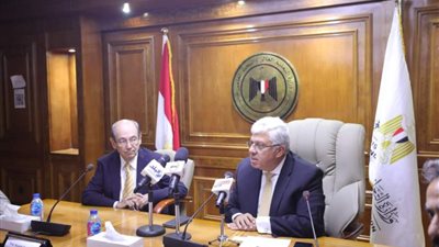 عاشور يعقد مؤتمرًا صحفيًا لبحث استعدادات مصر لاستضافة المؤتمر العالمي للاتحاد العالمي للتعليم الطبي في يونيو 2023