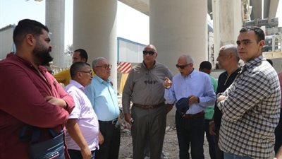 مواصفات محددة وجدول زمني.. شاهد توجيهات محافظ الجيزة لتطوير  شبكة الطرق وتحسين الخدمات للمواطنين