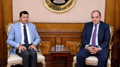أحمد سمير: حريصون على تشجيع القطاع الخاص لتعميق التصنيع المحلي للمستلزمات الرياضية وتجهيزات الملاعب