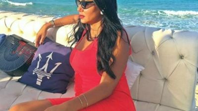 بفستان قصير.. رانيا يوسف تودع الصيف بإطلالة ساخنة جدا