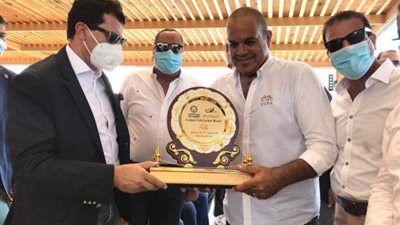 مصر تحقق رقم قياسى جديد بموسوعة جينيس بتصميم أكبر كلمة سلام على ضفاف قناة السويس