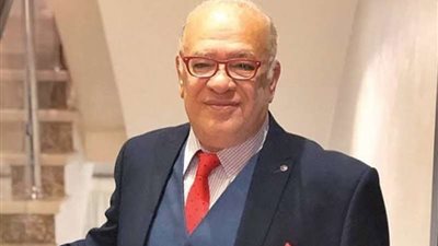 صلاح عبدالله يكشف سر عدم نشر صور بناته وأحفاده على السوشيال ميديا