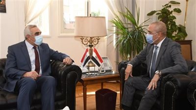 ننشر تفاصيل لقاء وزير الاسكان بالسفير العراقى فى القاهرة