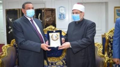 محافظ البحيرة يكرم وزير الأوقاف تقديرا لجهوده الدعوية والوطنية