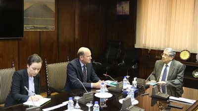 وزير الكهرباء يستقبل الرئيس التنفيذى لمنظمة الهيدروجين الأخضر GH2 لبحث التعاون