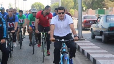 وزير الرياضة ومحافظ أسيوط يقودان ماراثون للدراجات بشوارع أسيوط