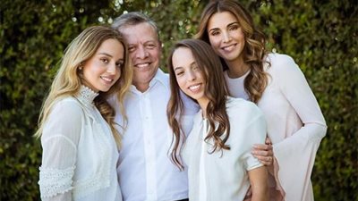 بمناسبة عيد ميلاد ابنتيها إيمان وسلمى.. معلومات لا تعرفينها عن علاقة الملكة رانيا بأولادها