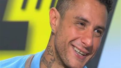 بالصورة..أحمد الفيشاوي يضرب محمد رمضان بـ”البوكس”