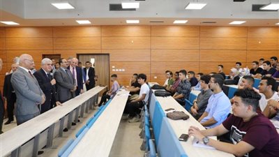 وزير التعليم العالي يتلقى تقريرًا حول انتظام الدراسة بجامعة المنصورة الأهلية