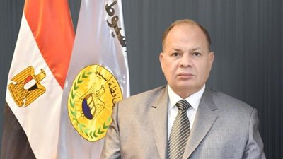 القيادات وكافة العاملين بمحافظة أسيوط ينعون والدة اللواء عصام سعد