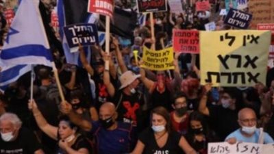 شرطة الاحتلال تعتقل متظاهرين طالبوا باستقالة نتنياهو