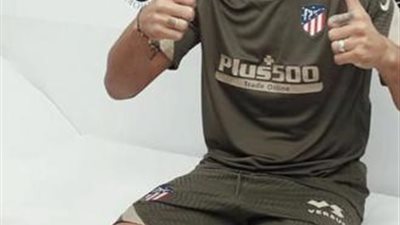 سيميوني يضم سواريز لقائمة الأتلتي لمواجهة غرناطة في الليجا