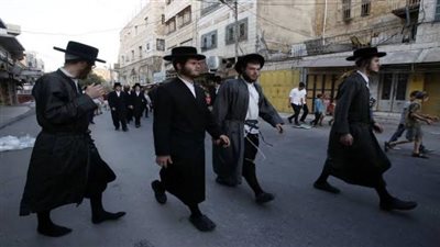 إسرائيل اعفت أبنائهم من الخدمة العسكرية .. مالا تعرفه عن ” الحريديم” أكثر الطوائف اليهودية تطرفاً