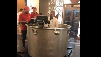 «الكاشير في حلة».. أغرب ديكورات المطاعم تثير الجدل على السوشيال ميديا