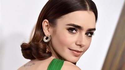 ليلي كولينز تفاجئ جمهورها بحفل خطوبتها